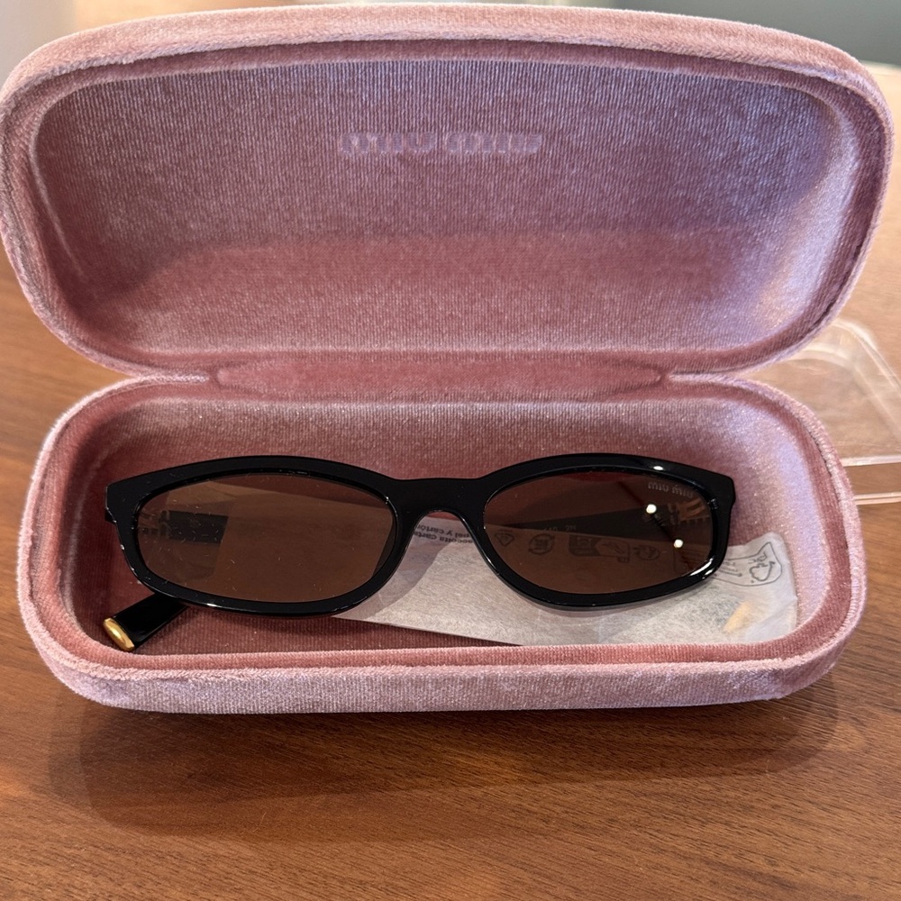 Miu Miu *BRAND NEW w/ RECEIPT- Miu Miu Regard (MU A06S) Sunglasses